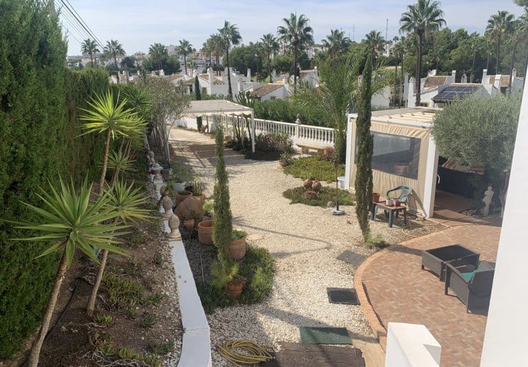 Chalet de 4 habitaciones en Villamartin en venta con piscina - 790.000 € (Ref: 9745147)