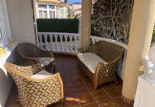 Chalet de 3 habitaciones en Villamartin, Orihuela en venta con piscina - 299.950 € (Ref: 9745148)