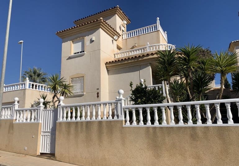 3 quarto Moradia para venda em Villamartin com piscina - 299 950 € (Ref: 9745148)