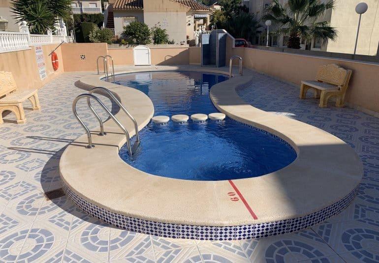 3 quarto Moradia para venda em Villamartin com piscina - 299 950 € (Ref: 9745148)