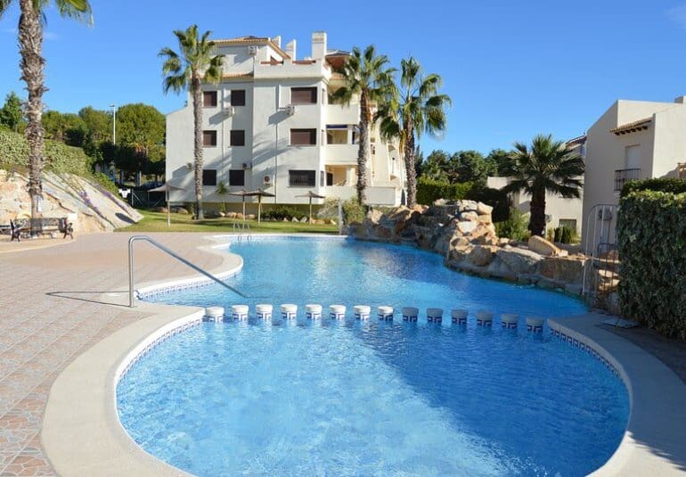Apartamento de 3 habitaciones en Villamartin en venta con piscina - 199.000 € (Ref: 9745151)