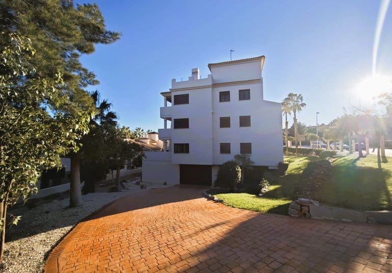 Apartamento de 3 habitaciones en Villamartin en venta con piscina - 199.000 € (Ref: 9745151)