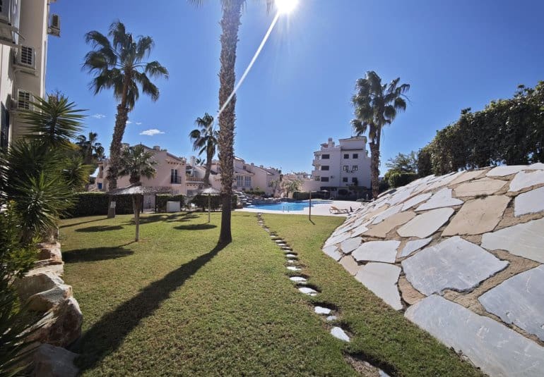 Apartamento de 3 habitaciones en Villamartin en venta con piscina - 199.000 € (Ref: 9745151)