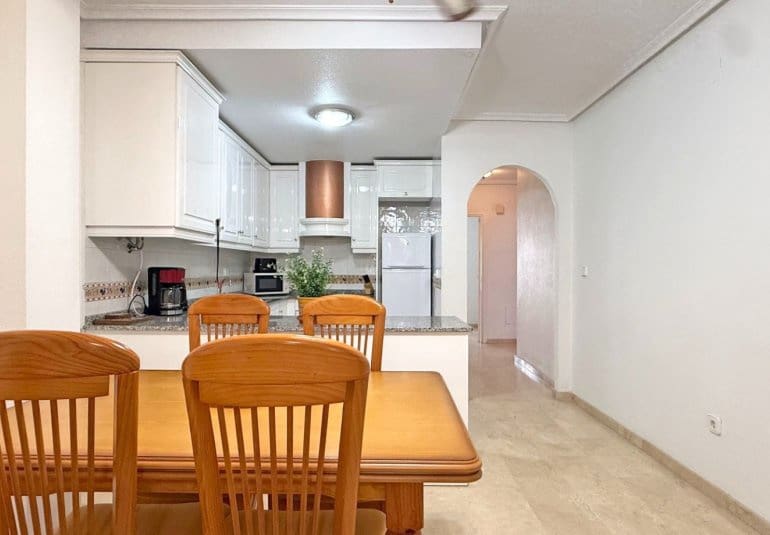 Apartamento de 2 habitaciones en Villamartin en venta con piscina - 199.000 € (Ref: 9745152)