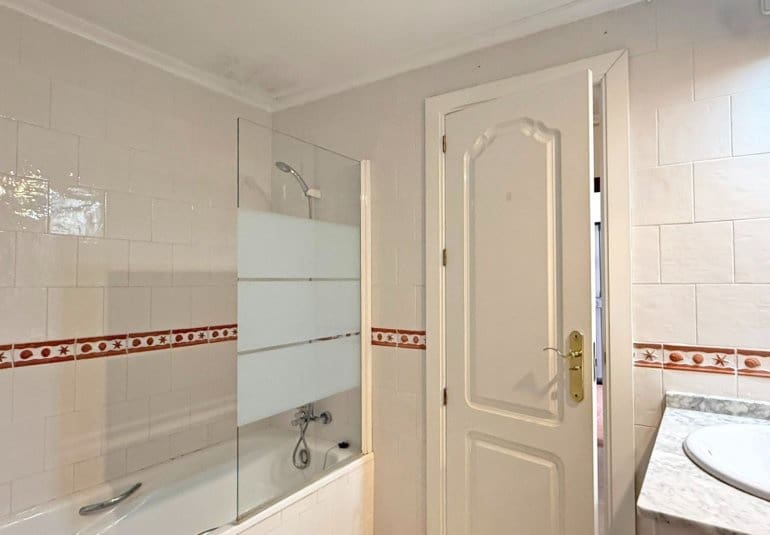 Apartamento de 2 habitaciones en Villamartin en venta con piscina - 199.000 € (Ref: 9745152)