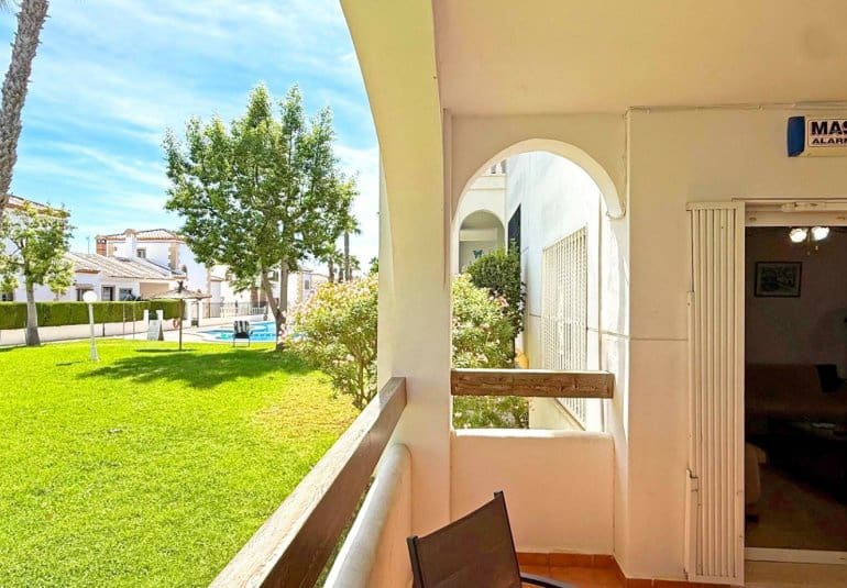 Apartamento de 2 habitaciones en Villamartin en venta con piscina - 199.000 € (Ref: 9745152)