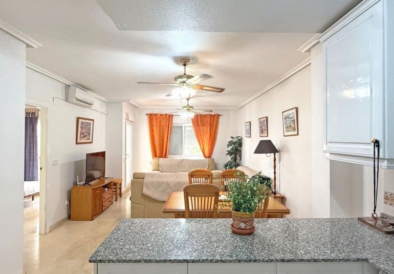 Apartamento de 2 habitaciones en Villamartin en venta con piscina - 199.000 € (Ref: 9745152)