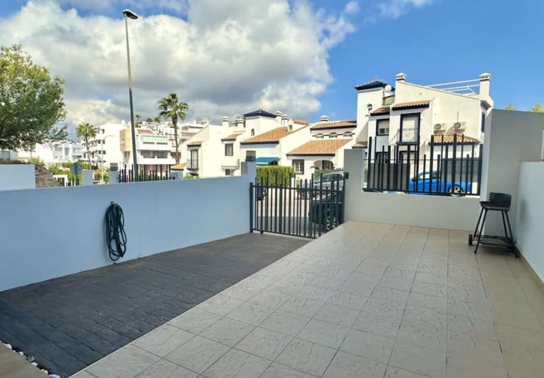 Apartamento de 2 habitaciones en Villamartin en venta con piscina - 255.000 € (Ref: 9745153)