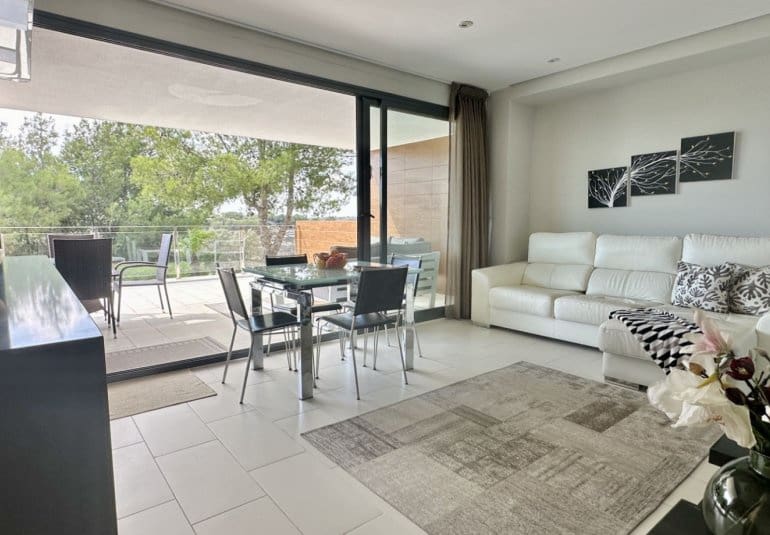 Apartamento de 2 habitaciones en Villamartin en venta con piscina - 255.000 € (Ref: 9745153)