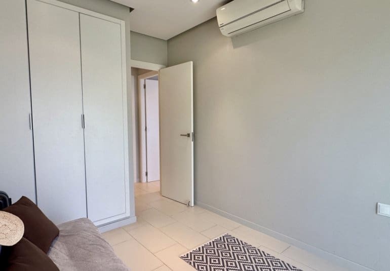 Apartamento de 2 habitaciones en Villamartin en venta con piscina - 255.000 € (Ref: 9745153)