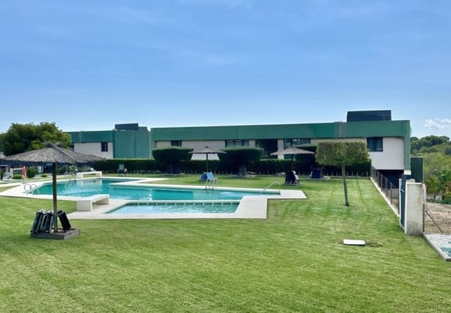 Apartamento de 2 habitaciones en Villamartin, Orihuela en venta con piscina - 255.000 € (Ref: 9745153)