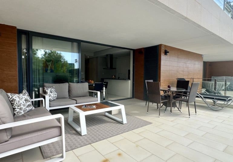 Apartamento de 2 habitaciones en Villamartin en venta con piscina - 255.000 € (Ref: 9745153)