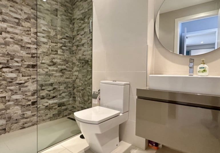 Apartamento de 2 habitaciones en Villamartin en venta con piscina - 255.000 € (Ref: 9745153)