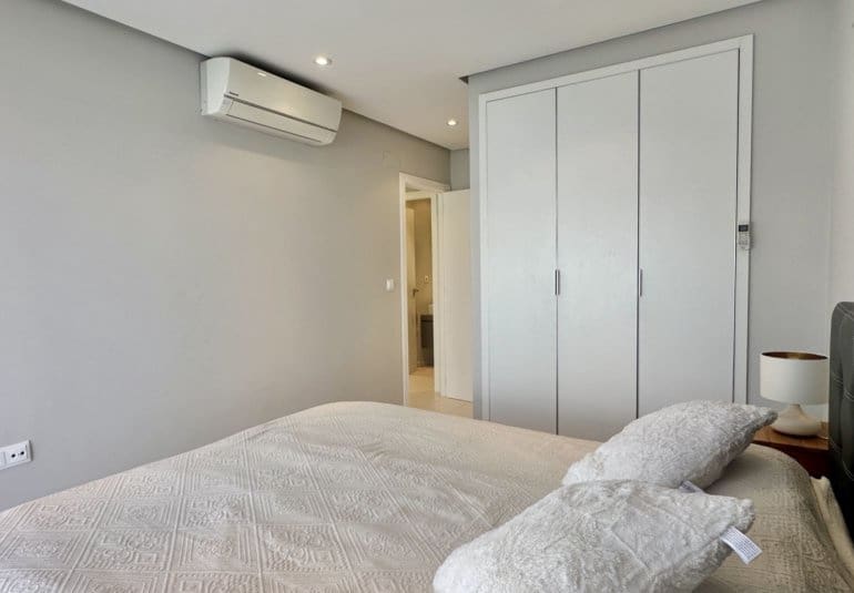 Apartamento de 2 habitaciones en Villamartin en venta con piscina - 255.000 € (Ref: 9745153)