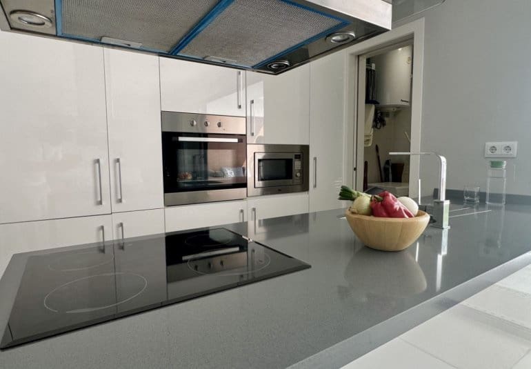 Apartamento de 2 habitaciones en Villamartin en venta con piscina - 255.000 € (Ref: 9745153)