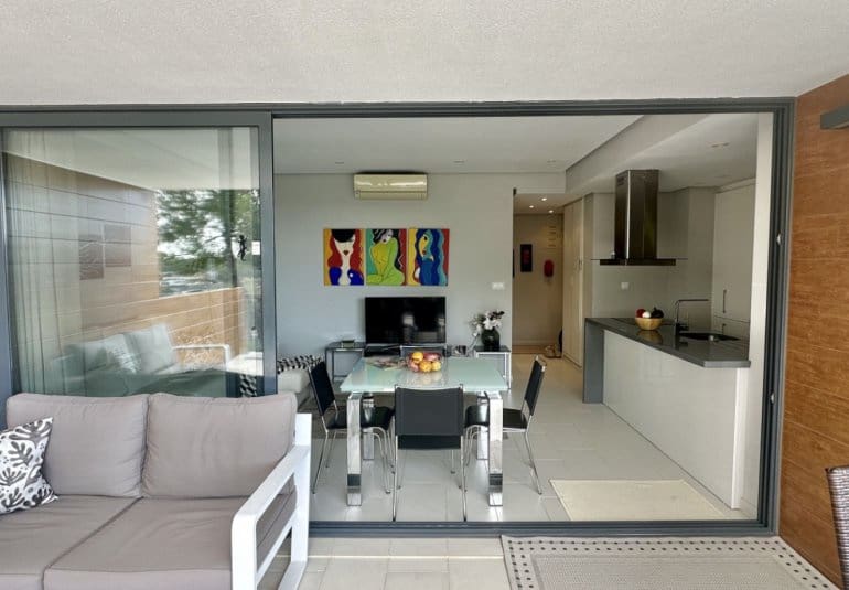 Apartamento de 2 habitaciones en Villamartin en venta con piscina - 255.000 € (Ref: 9745153)