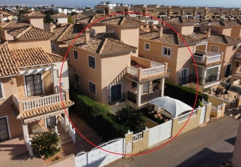 3 bedroom Villa for sale in Orihuela Costa with pool - € 324,995 (Ref: 9745160)