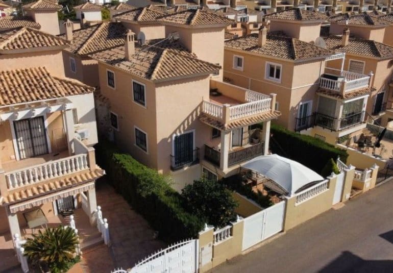 3 bedroom Villa for sale in Orihuela Costa with pool - € 324,995 (Ref: 9745160)