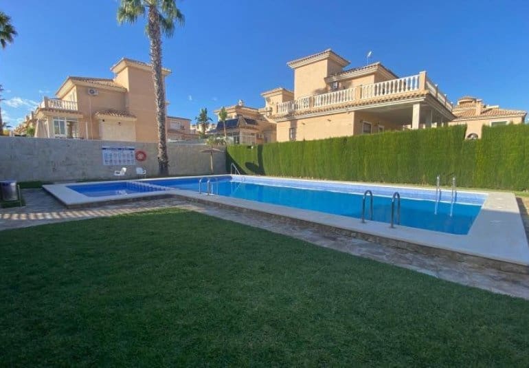 3 bedroom Villa for sale in Orihuela Costa with pool - € 324,995 (Ref: 9745160)