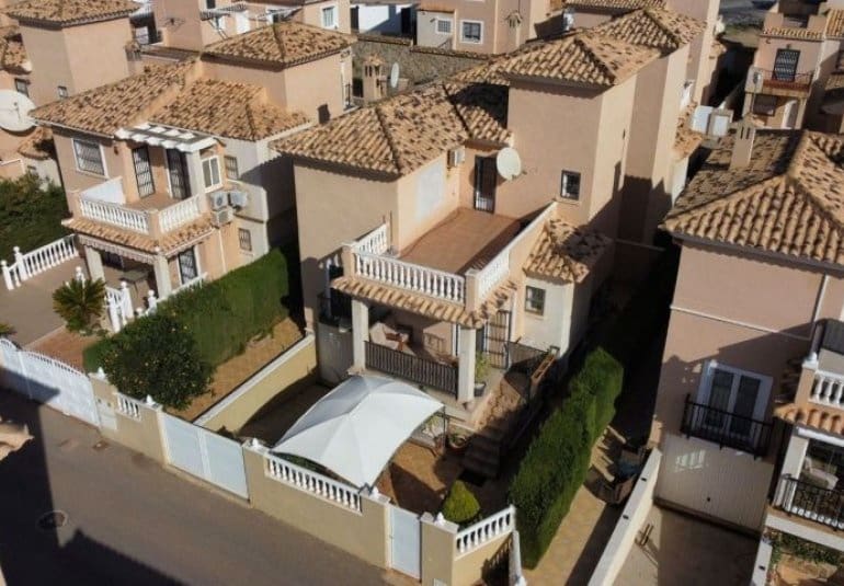 3 bedroom Villa for sale in Orihuela Costa with pool - € 324,995 (Ref: 9745160)
