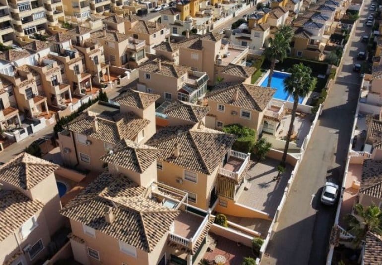 3 bedroom Villa for sale in Orihuela Costa with pool - € 324,995 (Ref: 9745160)