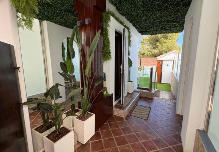 Chalet de 3 habitaciones en Orihuela Costa en venta con piscina - 396.000 € (Ref: 9745161)