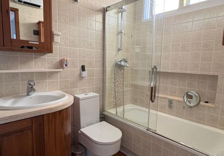 Chalet de 3 habitaciones en Orihuela Costa en venta con piscina - 396.000 € (Ref: 9745161)