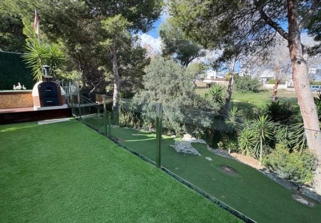 Chalet de 3 habitaciones en Playa Flamenca, Orihuela en venta con piscina - 396.000 € (Ref: 9745161)
