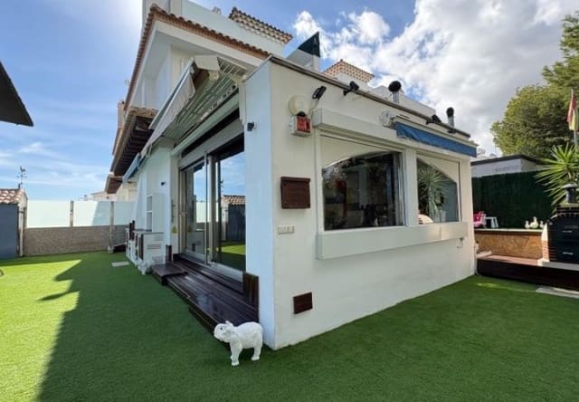 Chalet de 3 habitaciones en Playa Flamenca, Orihuela en venta con piscina - 396.000 € (Ref: 9745161)