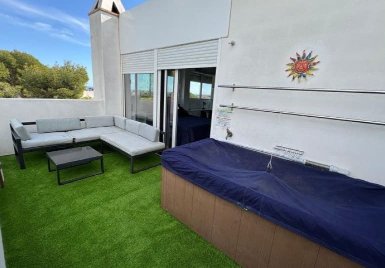 Chalet de 3 habitaciones en Orihuela Costa en venta con piscina - 396.000 € (Ref: 9745161)
