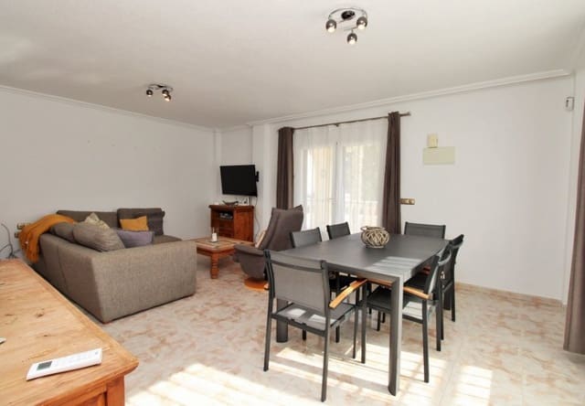 Chalet de 4 habitaciones en Playa Flamenca, Orihuela en venta con piscina - 379.000 € (Ref: 9745162)