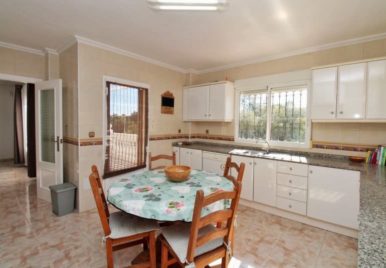 Chalet de 4 habitaciones en Playa Flamenca en venta con piscina - 379.000 € (Ref: 9745162)