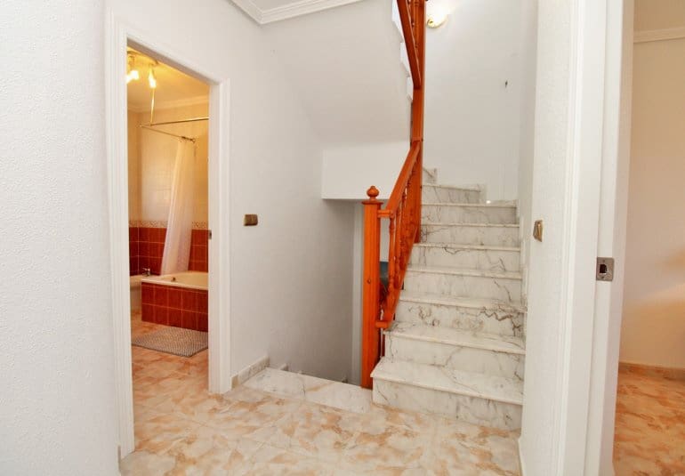 Chalet de 4 habitaciones en Playa Flamenca en venta con piscina - 379.000 € (Ref: 9745162)