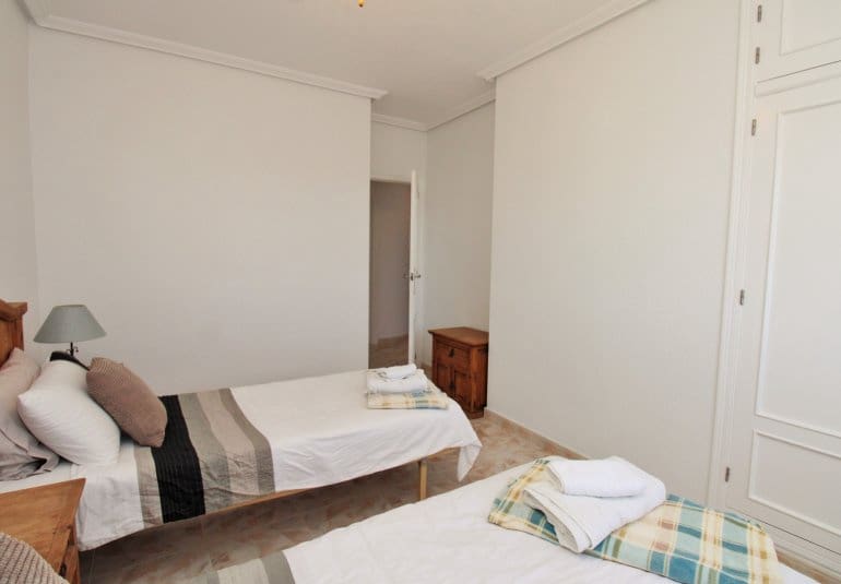 Chalet de 4 habitaciones en Playa Flamenca en venta con piscina - 379.000 € (Ref: 9745162)