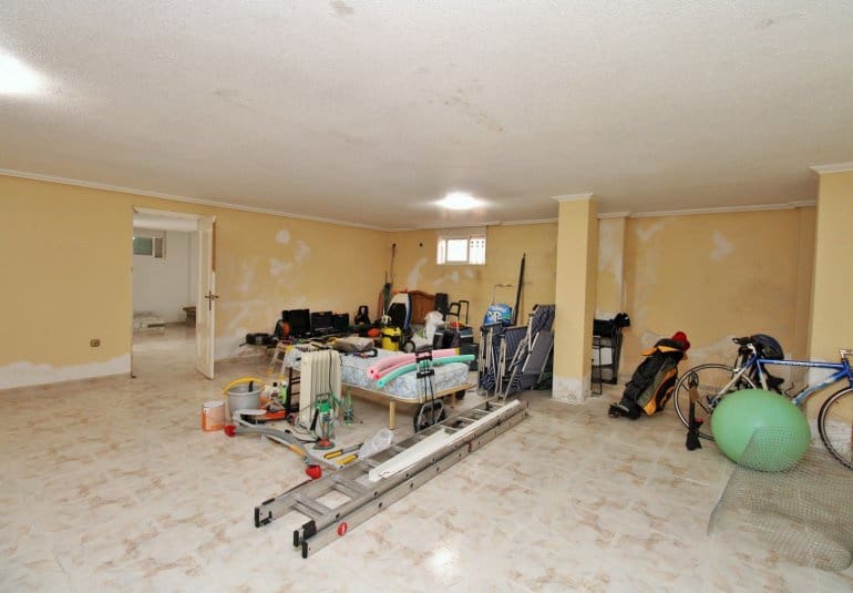 Chalet de 4 habitaciones en Playa Flamenca en venta con piscina - 379.000 € (Ref: 9745162)