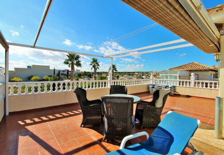 Chalet de 4 habitaciones en Playa Flamenca en venta con piscina - 379.000 € (Ref: 9745162)