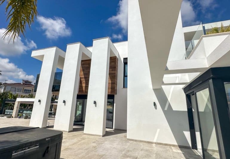 4 soveværelse Villa til salg i Villamartin med swimmingpool - € 2.950.000 (Ref: 9772469)