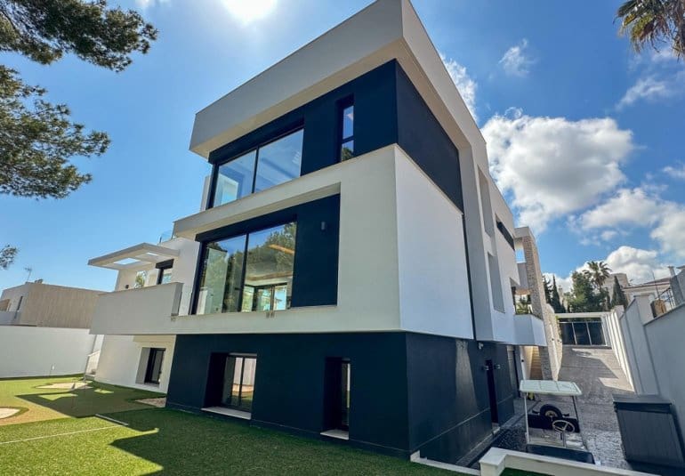 4 soveværelse Villa til salg i Villamartin med swimmingpool - € 2.950.000 (Ref: 9772469)