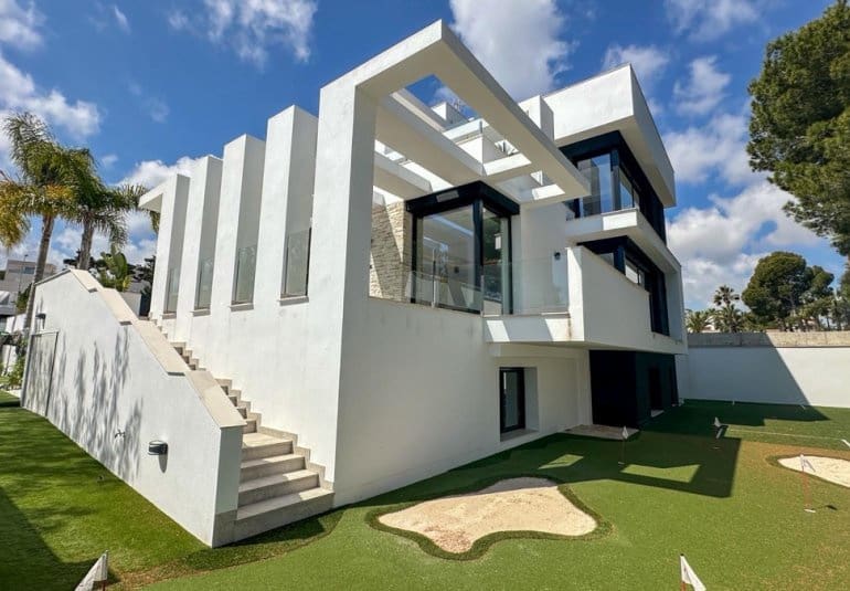 4 soveværelse Villa til salg i Villamartin med swimmingpool - € 2.950.000 (Ref: 9772469)