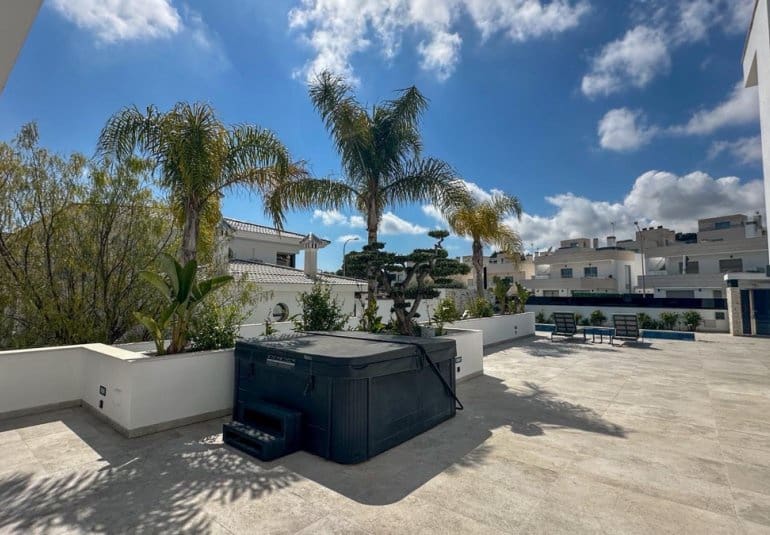 4 soveværelse Villa til salg i Villamartin med swimmingpool - € 2.950.000 (Ref: 9772469)