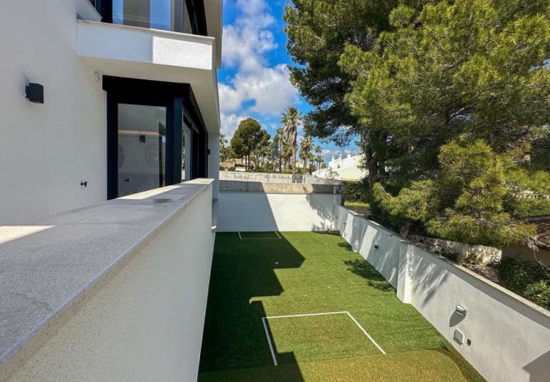 4 soveværelse Villa til salg i Villamartin med swimmingpool - € 2.950.000 (Ref: 9772469)