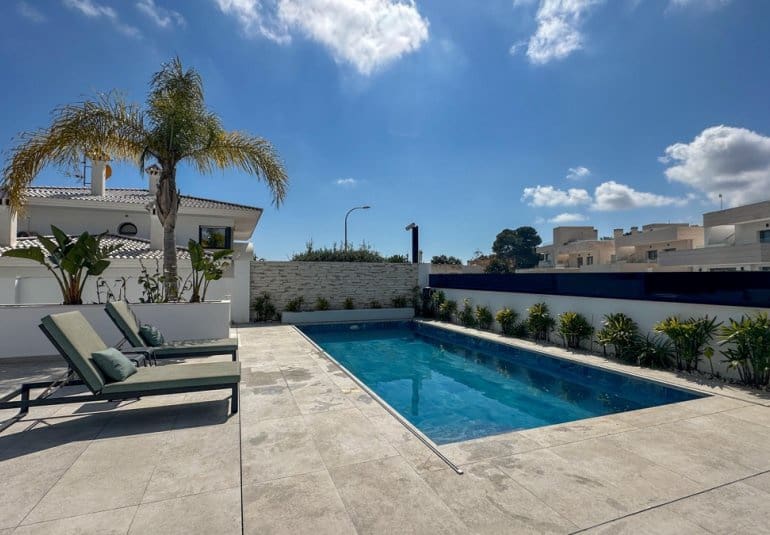 4 soveværelse Villa til salg i Villamartin med swimmingpool - € 2.950.000 (Ref: 9772469)