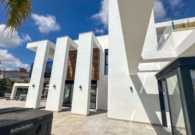 4 chambre Villa/Maison à vendre à Villamartin, Orihuela avec piscine - 2 950 000 € (Ref: 9772469)