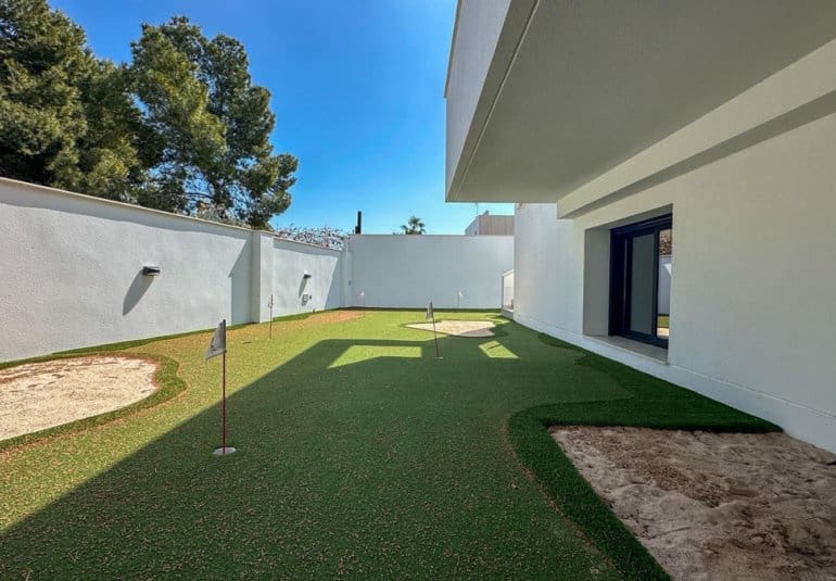 4 soveværelse Villa til salg i Villamartin med swimmingpool - € 2.950.000 (Ref: 9772469)