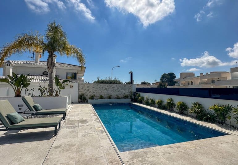 4 soveværelse Villa til salg i Villamartin med swimmingpool - € 2.950.000 (Ref: 9772469)