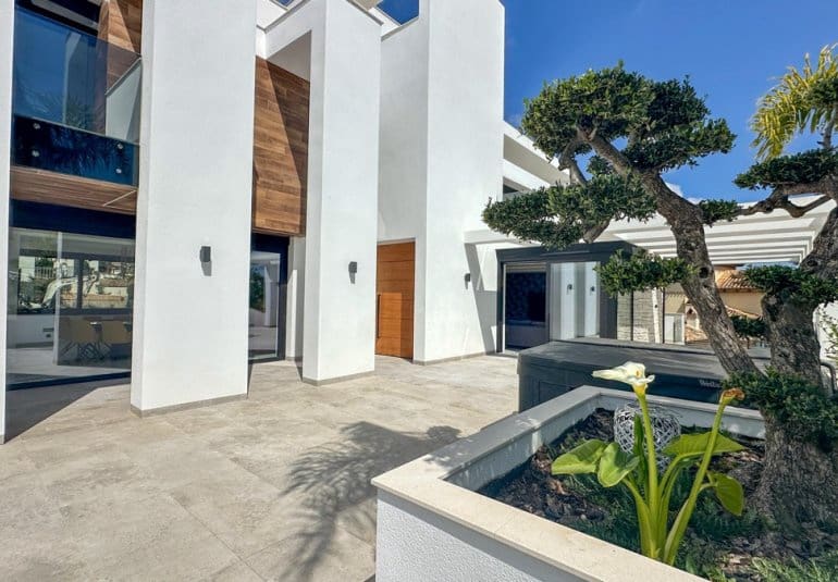 4 soveværelse Villa til salg i Villamartin med swimmingpool - € 2.950.000 (Ref: 9772469)