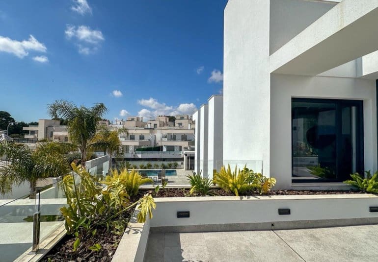 4 soveværelse Villa til salg i Villamartin med swimmingpool - € 2.950.000 (Ref: 9772469)