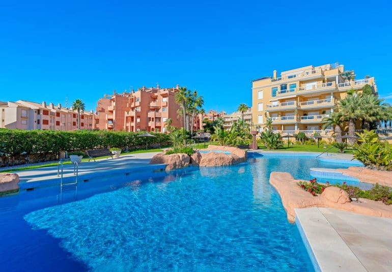 2 soveværelse Lejlighed til salg i Cabo Roig med swimmingpool - € 359.990 (Ref: 9796585)