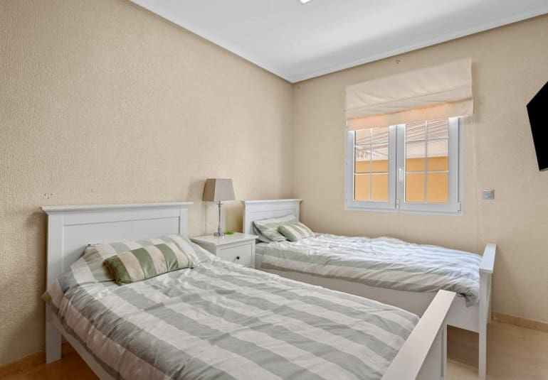 2 soveværelse Lejlighed til salg i Cabo Roig med swimmingpool - € 359.990 (Ref: 9796585)