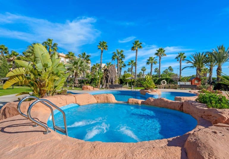 2 soveværelse Lejlighed til salg i Cabo Roig med swimmingpool - € 359.990 (Ref: 9796585)